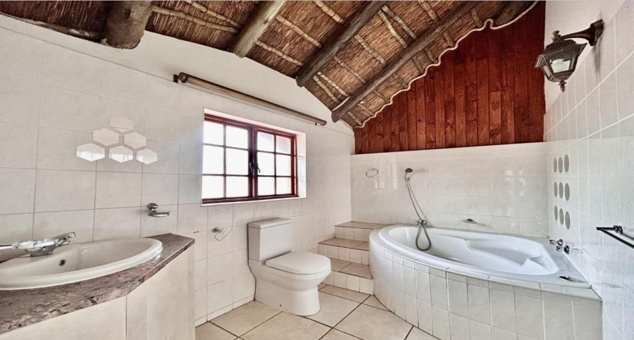To Let 5 Bedroom Property for Rent in Melodie North West